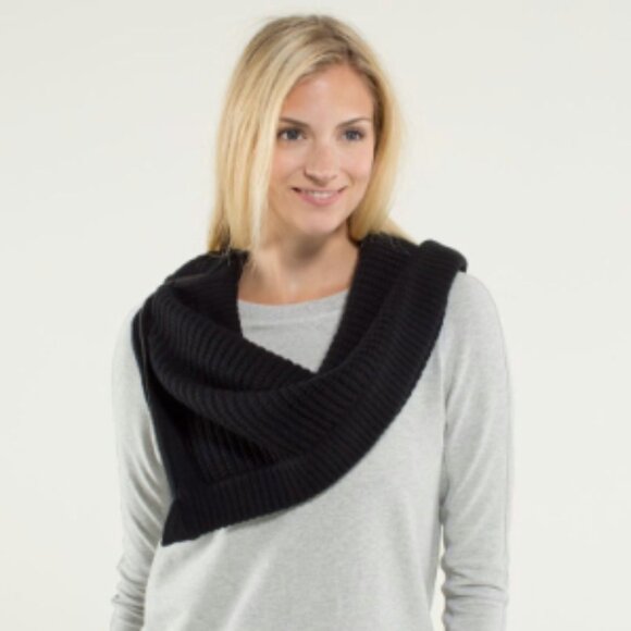 lululemon Falling Freely Neck Warmer - Picture 2 of 6